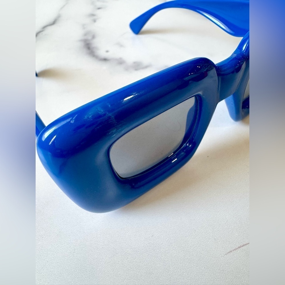 2-Pack Bold Retro Rectangle Sunglasses – Red & Blue Statement Shades - Picture 7 of 7
